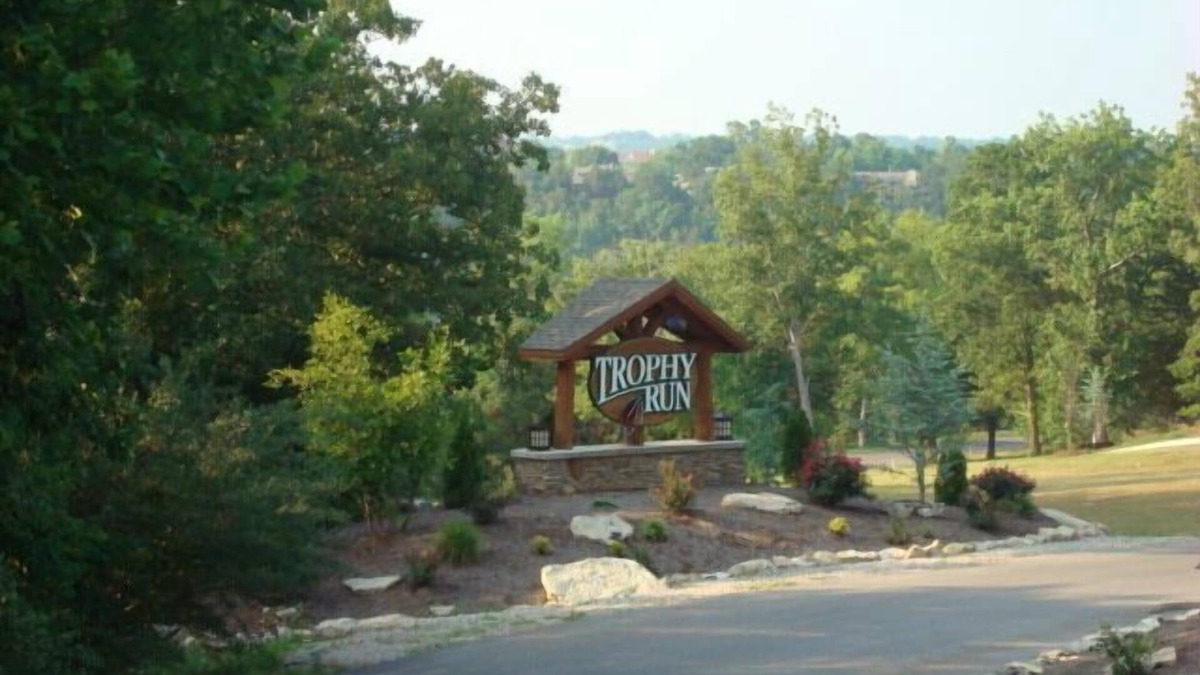 Branson Cabin | New 2BR, Trophy Run On Lake Taneycomo, Waterfront, Fishing Ponds