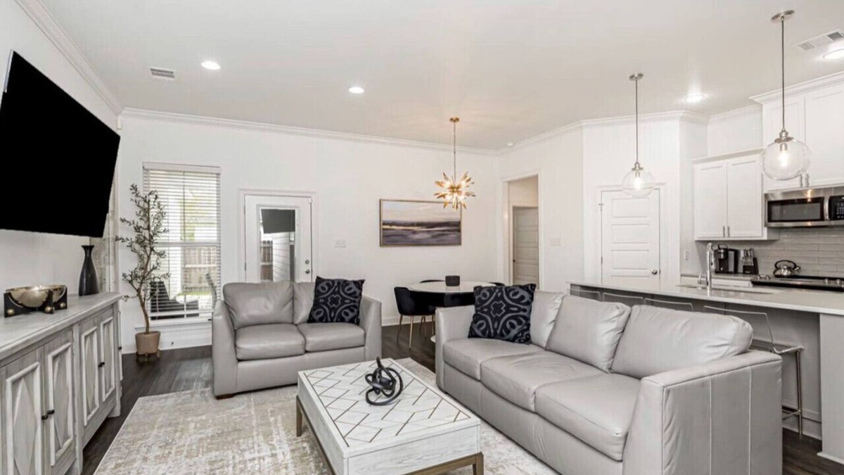 Highlands - Perkins House | NEW 3 BD/2.5BA Townhouse by LSU