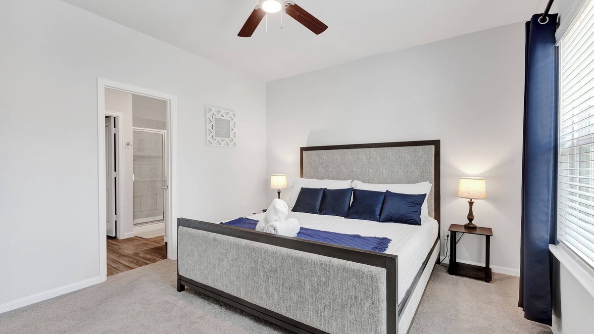 Magnolia House | New - 3 bed 2 Bath house in Magnolia with Fast Wifi- Garage Parking