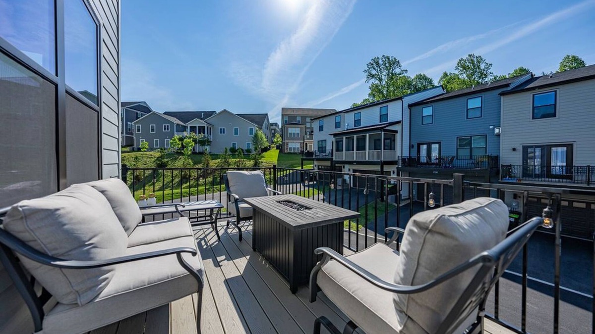 Fontana House | ★ New 3 Bed/4 Bath | 10 min to UVA/Hospital/Wineries/Downtown Mall
