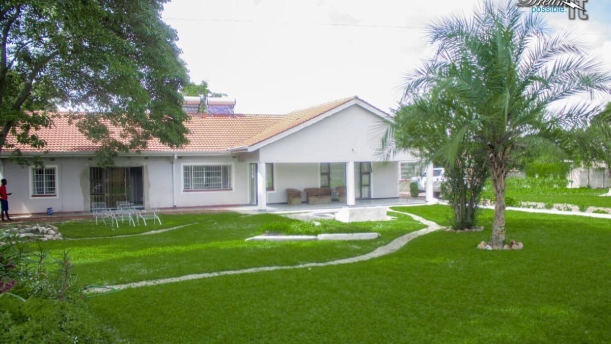 Harare House | New 3 bed house , open plan kitchen/Lounge. Sleeps 6. Borehole water, solar