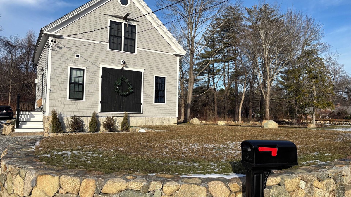 North Scituate House | New 3-bedroom barn in seaside area of Scituate with beaches and shopping nearby