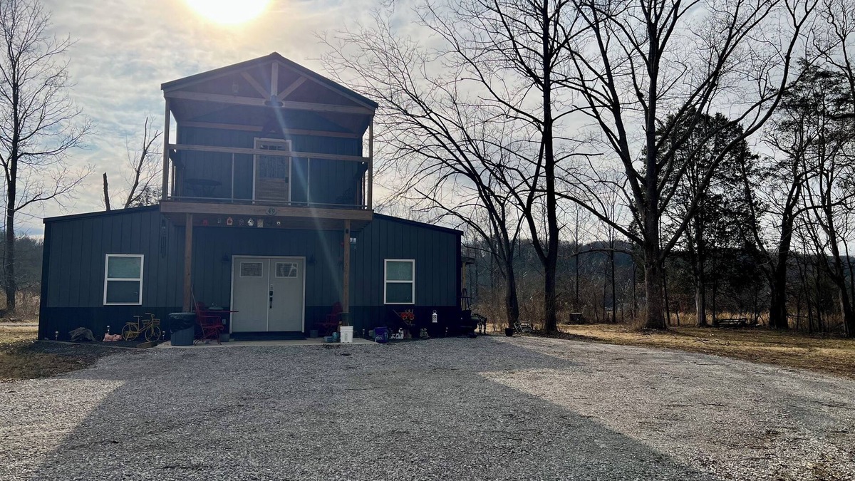 Burnside House | New 3-bedroom Barndo with fiberWiFi, in tranquil Burnside near Lake Cumberland