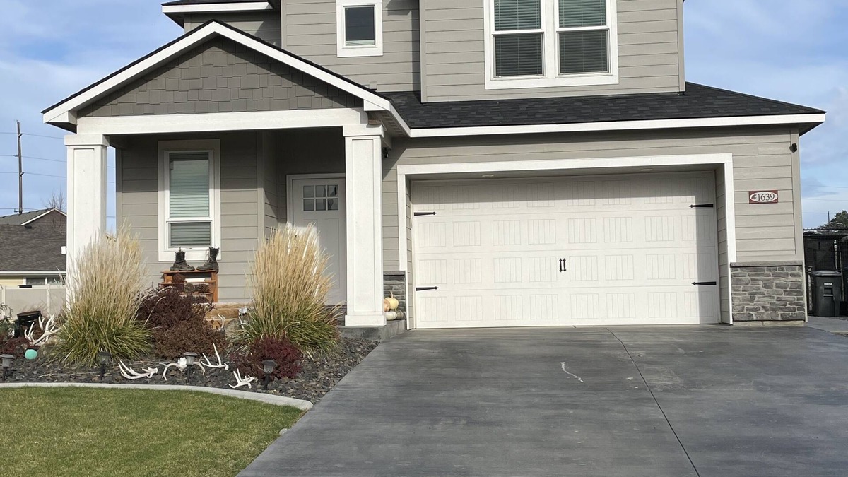 Moses Lake House | New, 3 Bedroom Home Centrally Located in Moses Lake with Room for all Your Toys!