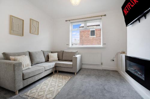 Spennymoor House | NEW! 3-Bedroom Homey Vibes in Stratton, Sleeps 6