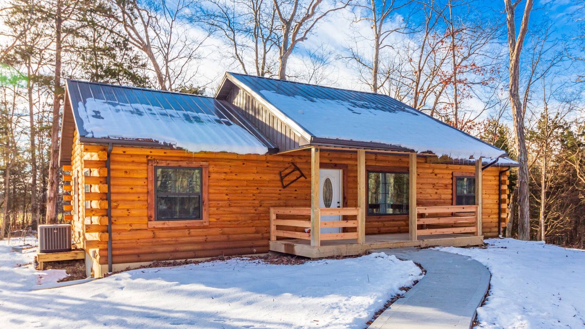 West Union Cabin | New 3 Bedroom Log Cabin nestled in the woods with one acre fishing lake .