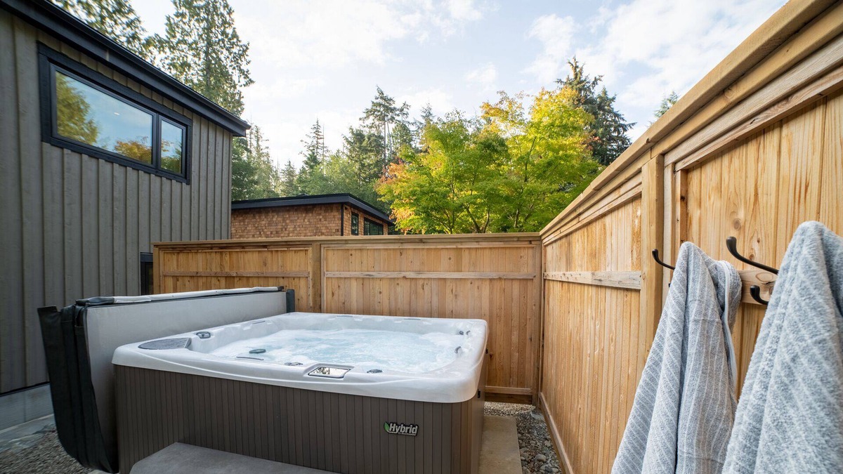 Tofino Cabin | New! 3 bedroom with hot tub - Tofino Secret Spot Cabin