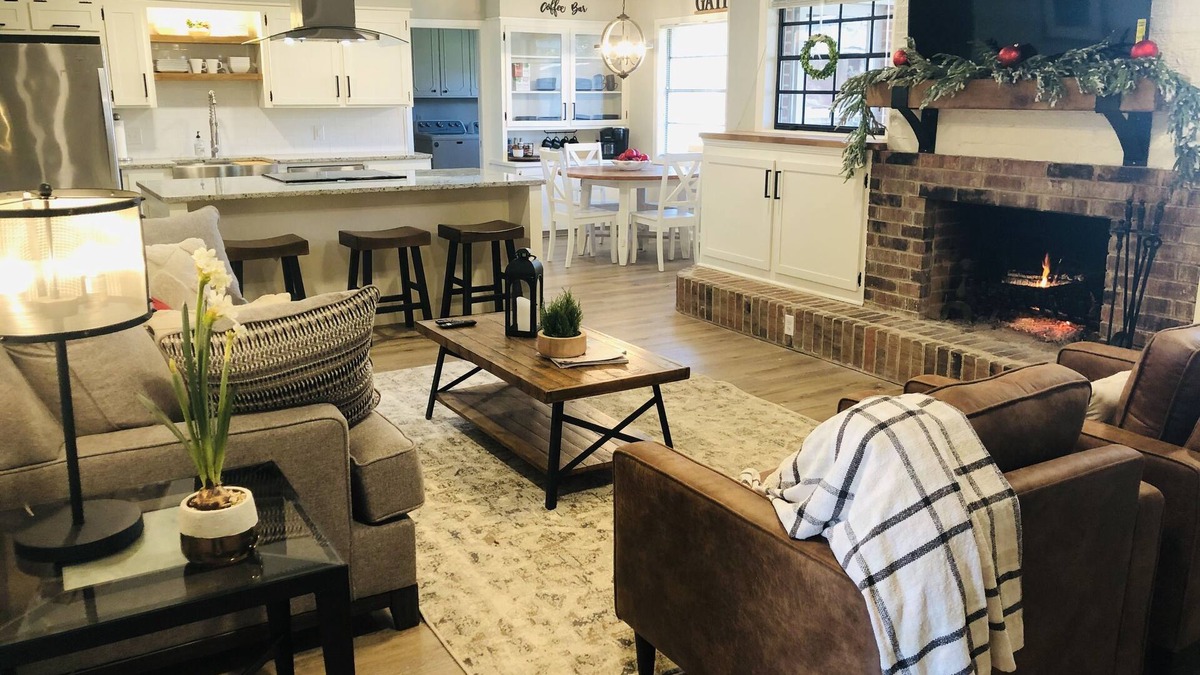Springlake House | NEW 3 BR 2 BA Modern Farmhouse - Best/Safest Location in Shreveport