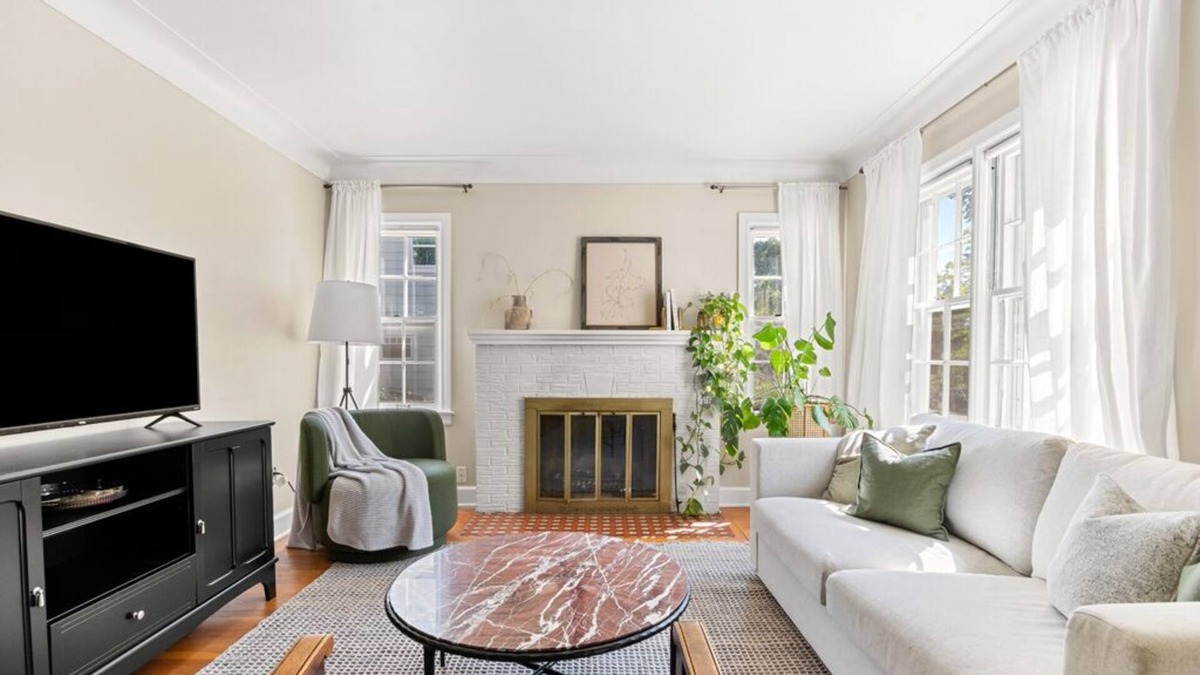 Dicken House | NEW 3 BR, 5 Bed Tudor <1 Mile to The Big House