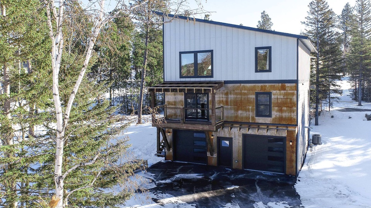 Lead Cabin | New 3-Level Property with Paved Roads, Open Floor Plan, Clubhouse Access!