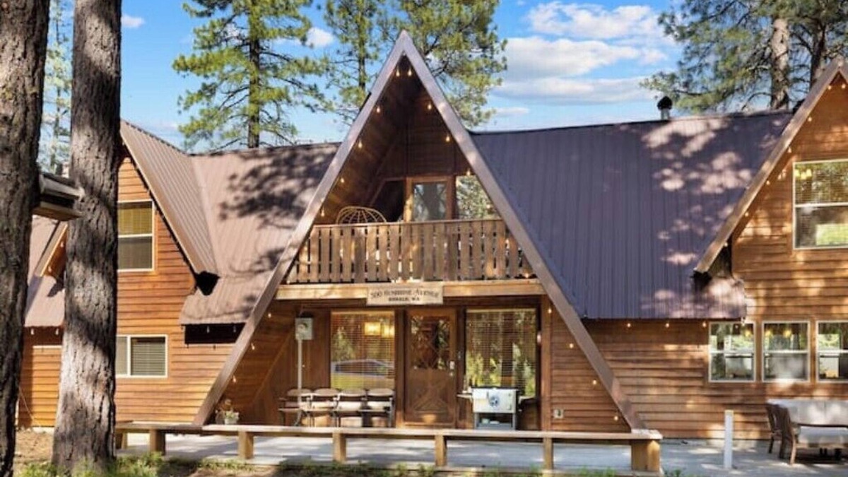 Cle Elum House | NEW "3 Peaks" Triple A Frame, Game room, Hot tub