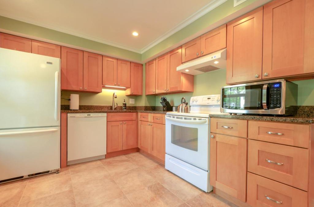 Potomac Falls House | NEW! 3-story Townhome - Private, Self checkin, Quiet.