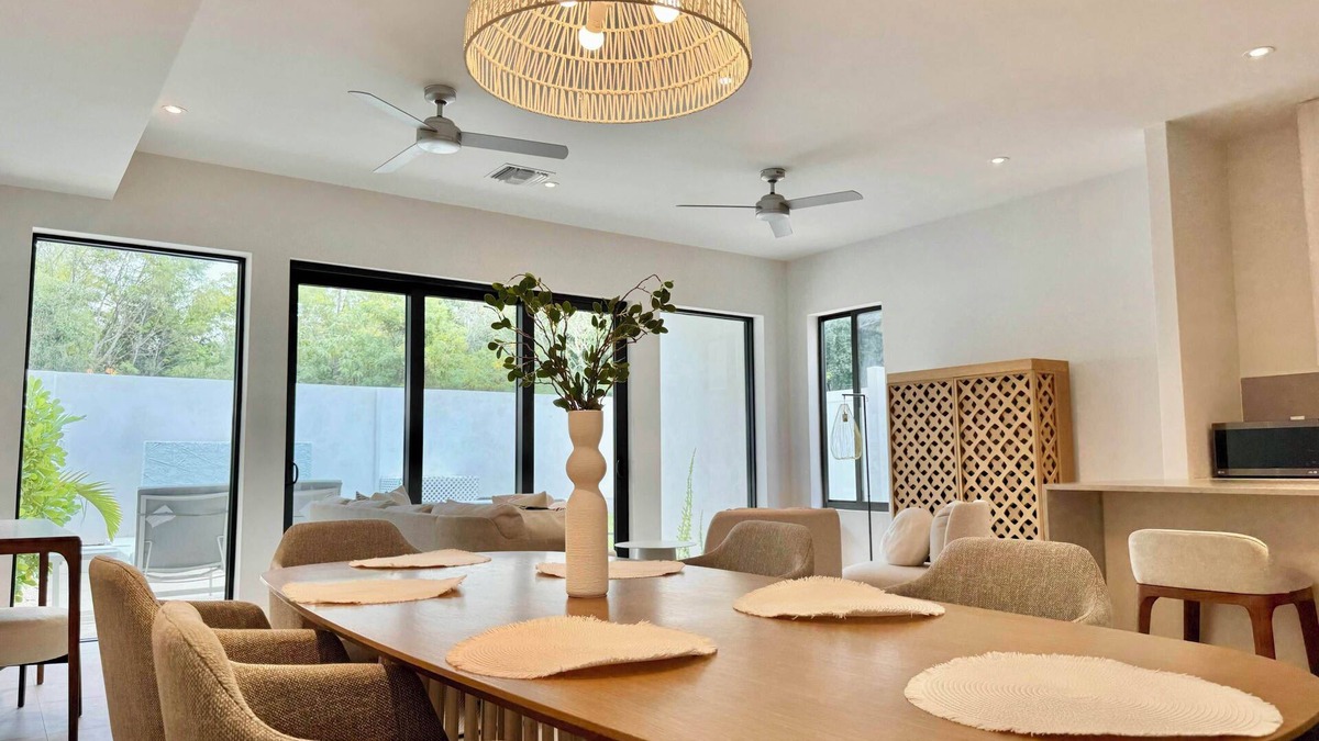 Westwind House | New 3bd Townhouse - Gated - Private Plunge pool - Beach and Gym access