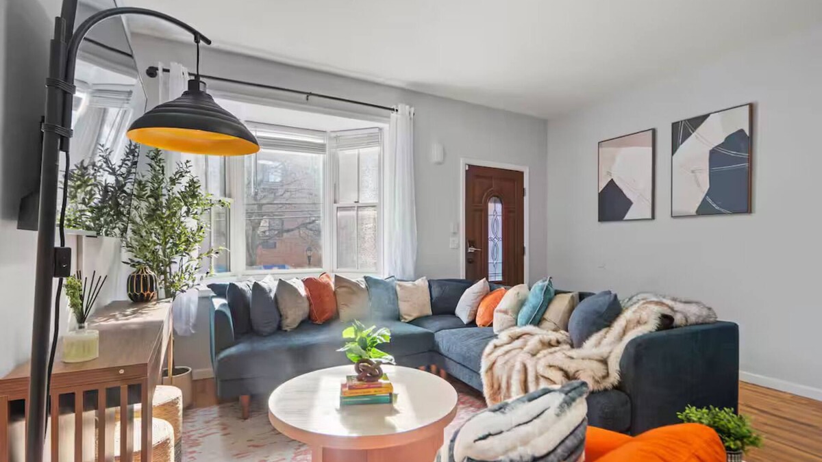 Hoboken House | New!3Bed 3Full Bath/Sleeps 12/15 Mins to NYC/Near T station,buses and Parks