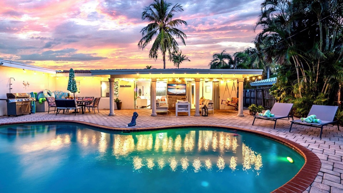 Lighthouse Point House | NEW 3Bed by the Beach- Game Room - Pool - Outdoor TV