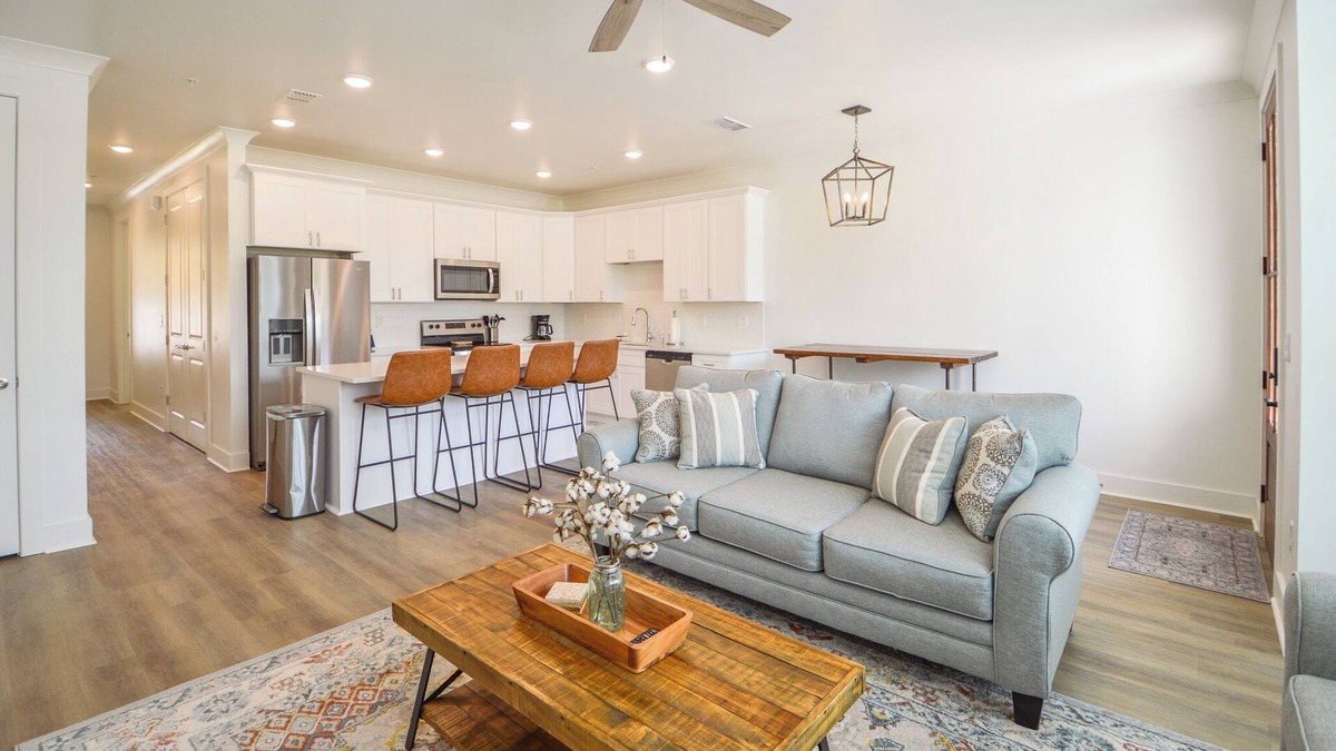Starkville Condo | New 3BR/3.5BA condo 1.2 miles from MSU and 1.9 miles from the Cotton District!