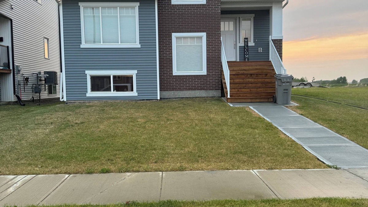 Grande Prairie House | New 3BR Home with A/C and Double Garage in family friendly neighbourhood