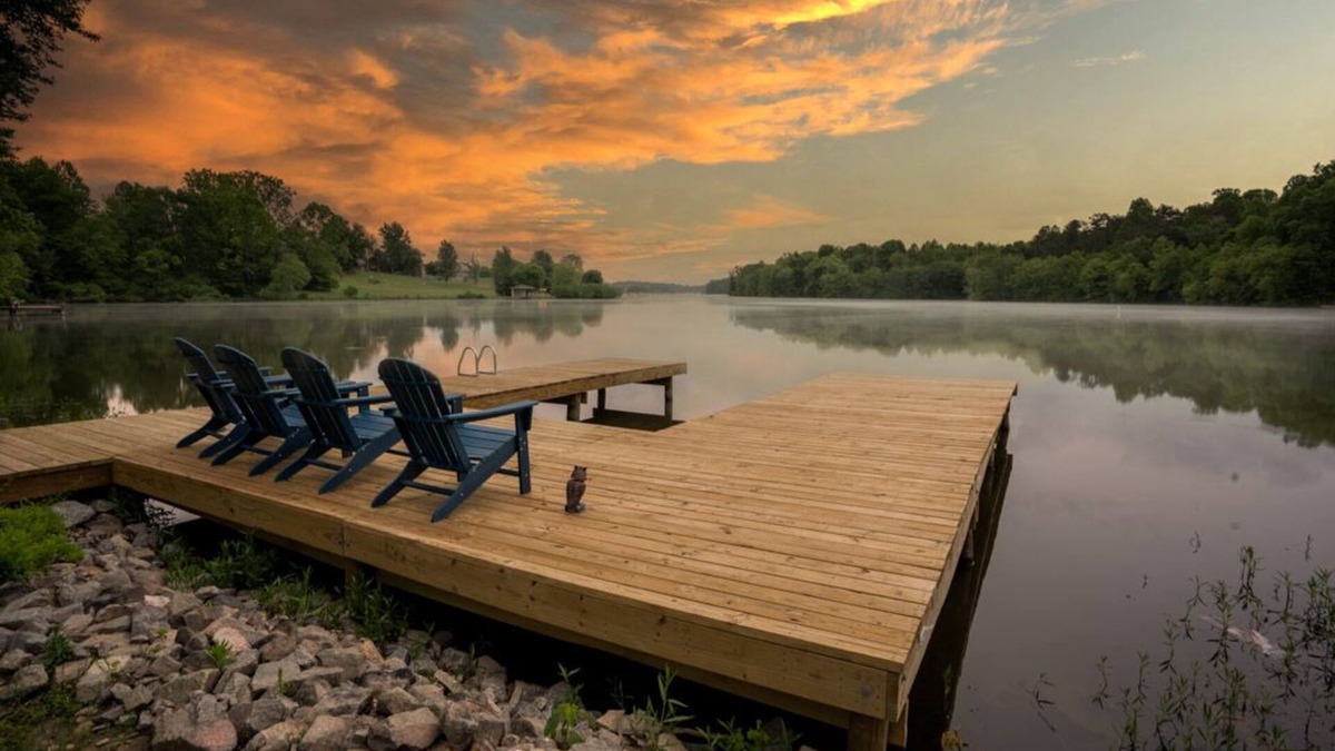Louisa House | NEW 3BR+Loft, Lakefront, Dock, Firepit, Kayaks