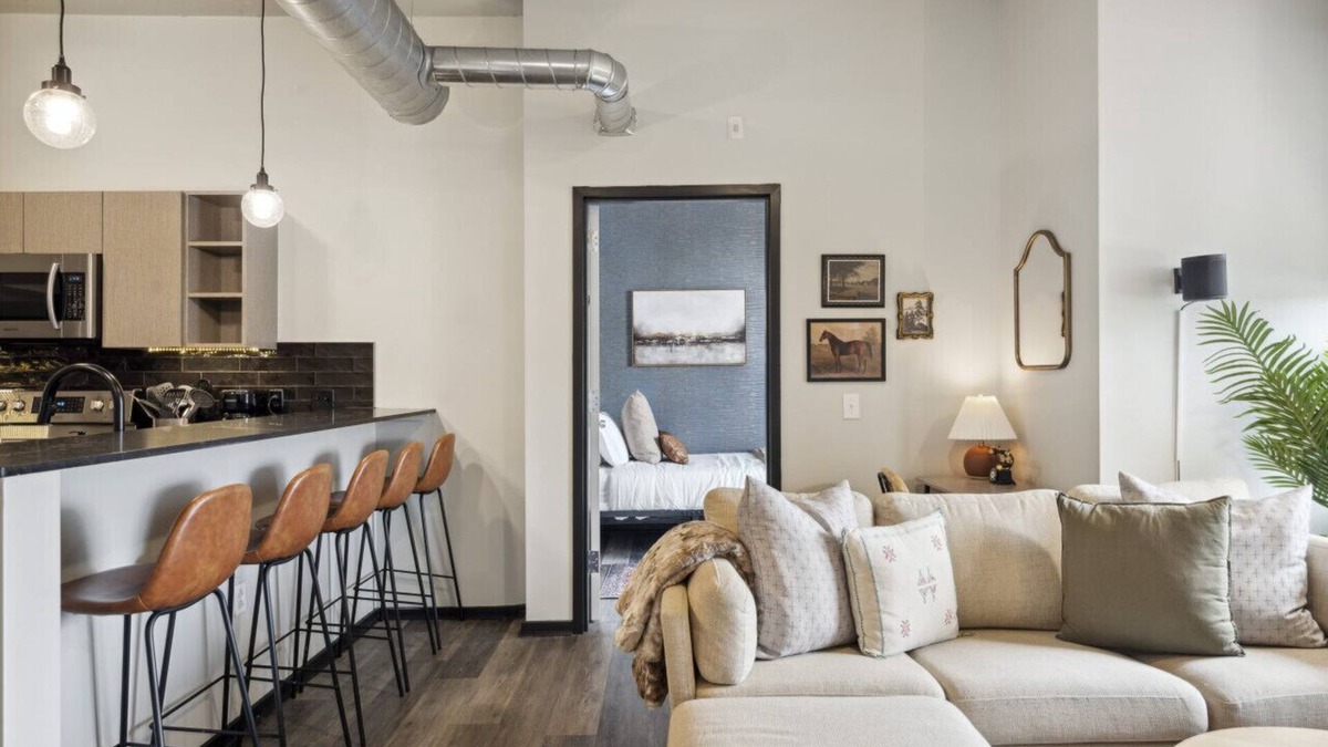 Fairmount Apartment | New 3BR Serene Manor | Parking Gym & Game Room