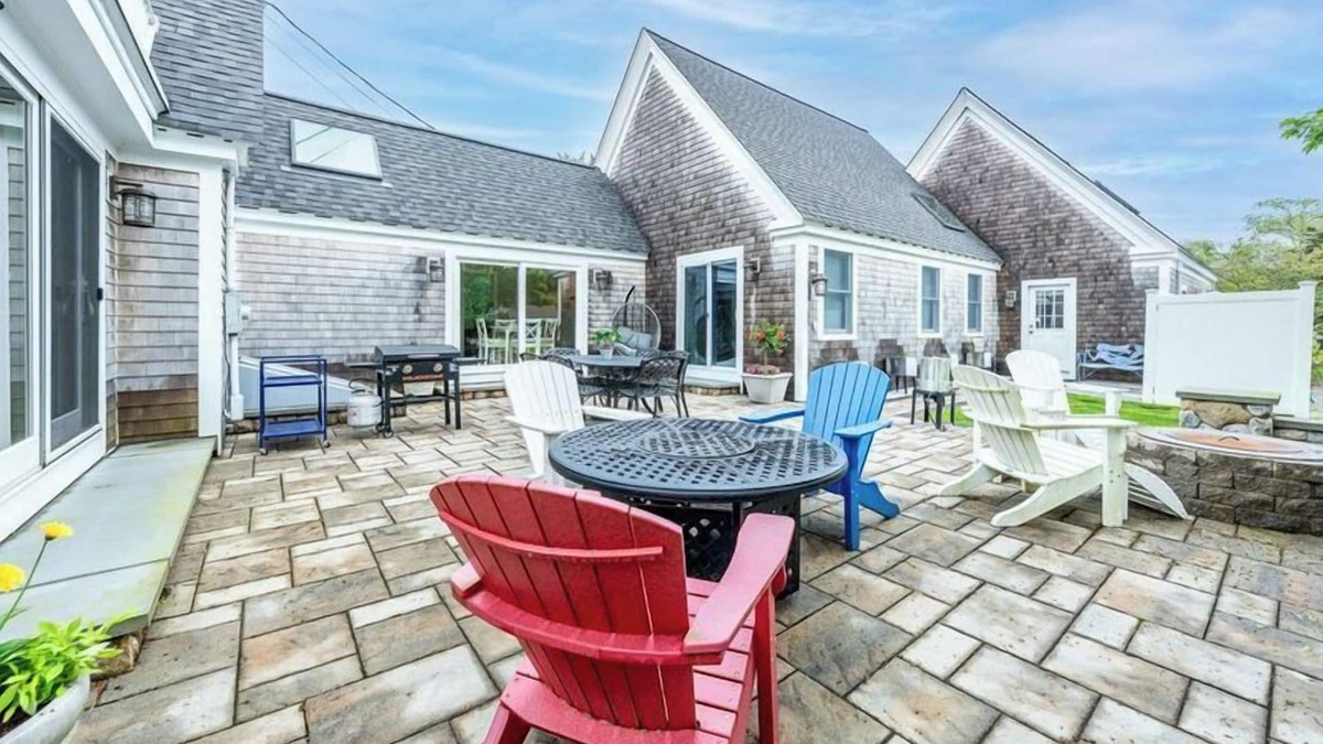 Barnstable House | New,4 Bedrm, 4 Bath Gorgeous Coastal Retreat, with Marsh Views Sleeps 12. Close to Beach, Harbor and Barnstable Village