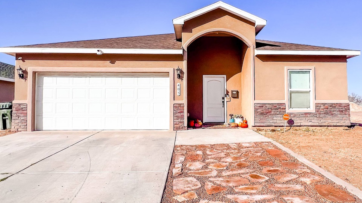 Carlsbad House | NEW! - 4 bedroom 3 bath. 5 beds! Families, corporate & FLETC Welcome