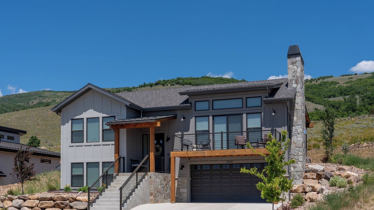 Wolf Creek House | New 4 bedroom Home with amazing views and private Hot Tub