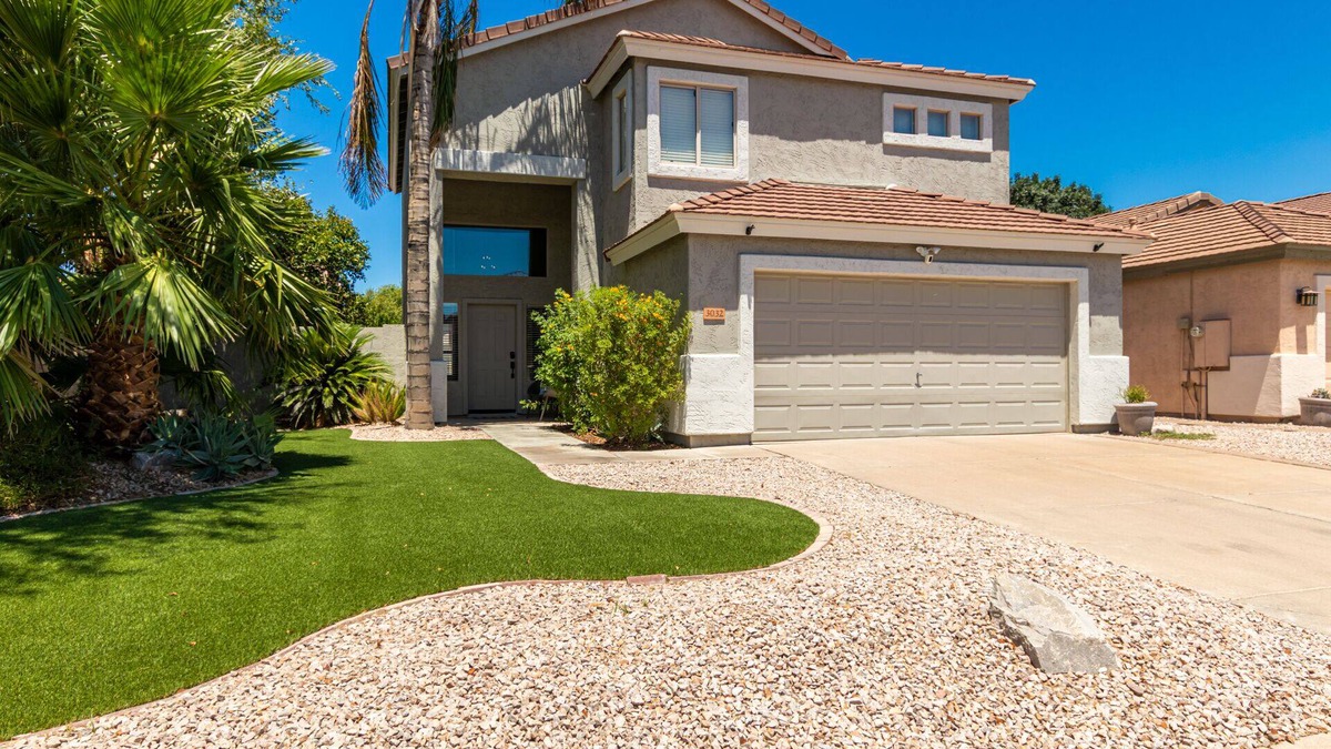 Gilbert House | NEW! - 4 Bedroom Home with Putting Green