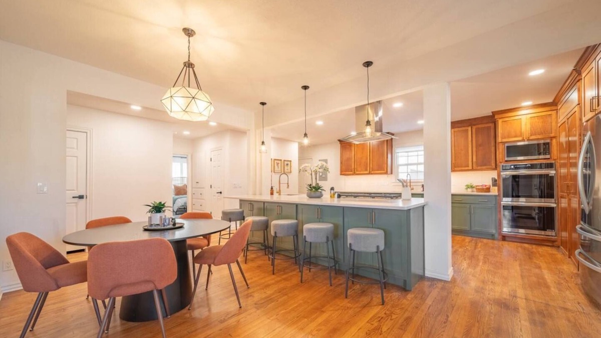 Central Oklahoma City House | NEW 4 BR, OKC, Walk 2 OU Med, Sleeps 8, 4 King Bed