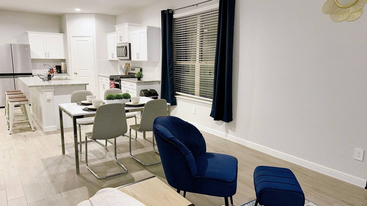 Crowley House | New 4BR Extended Stay Oasis – Pet Friendly Paradise