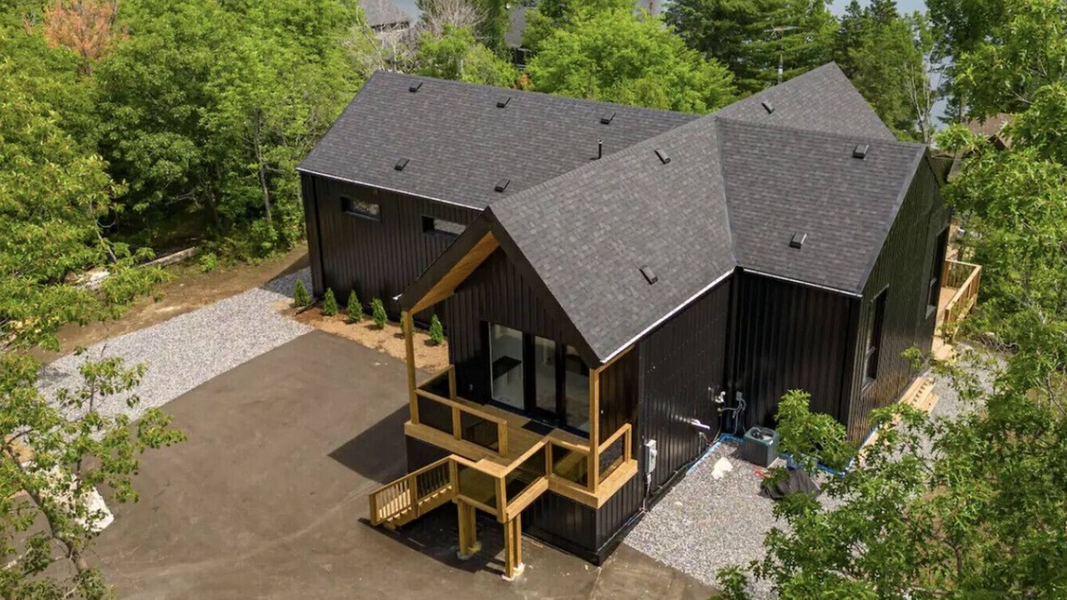 MacTier House | NEW 4BR Modern & Tranquil Muskoka Lakeview Cottage, Bball Court, Pool table!
