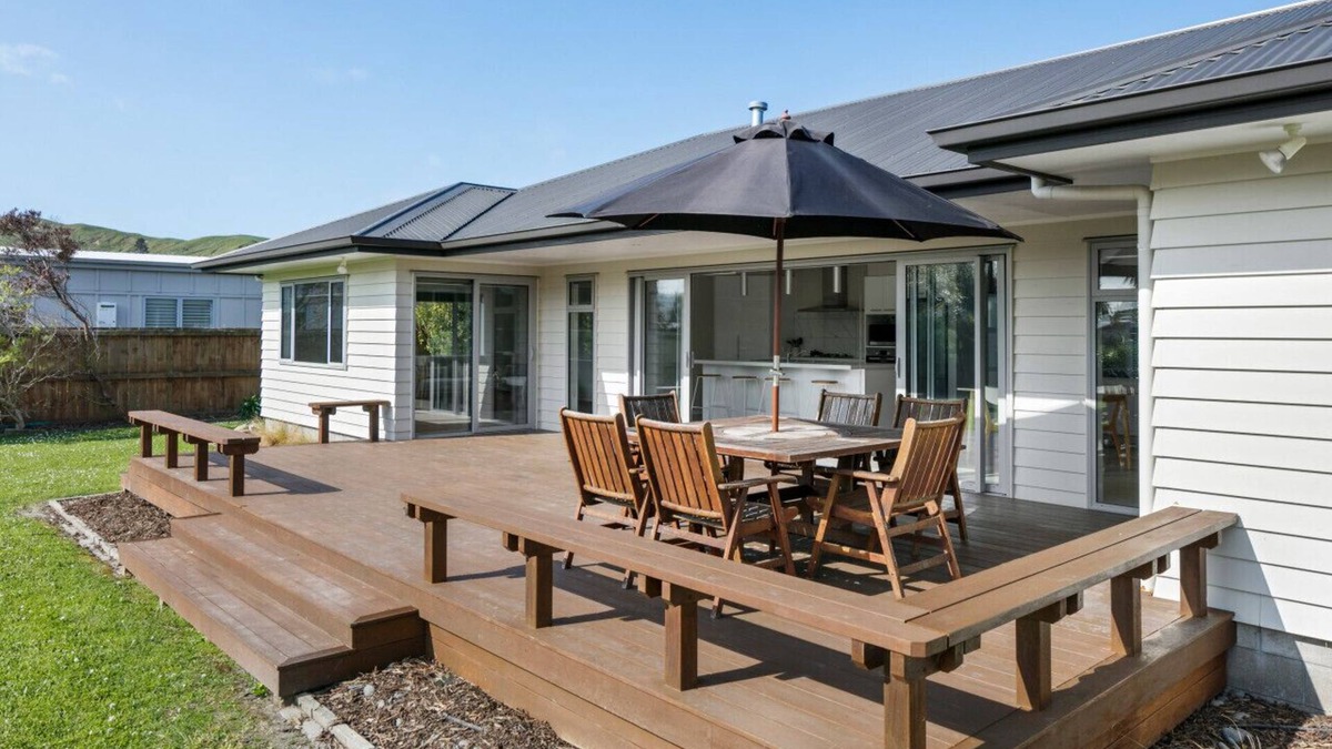 Gisborne House | NEW 4BR Near Beach & CBD