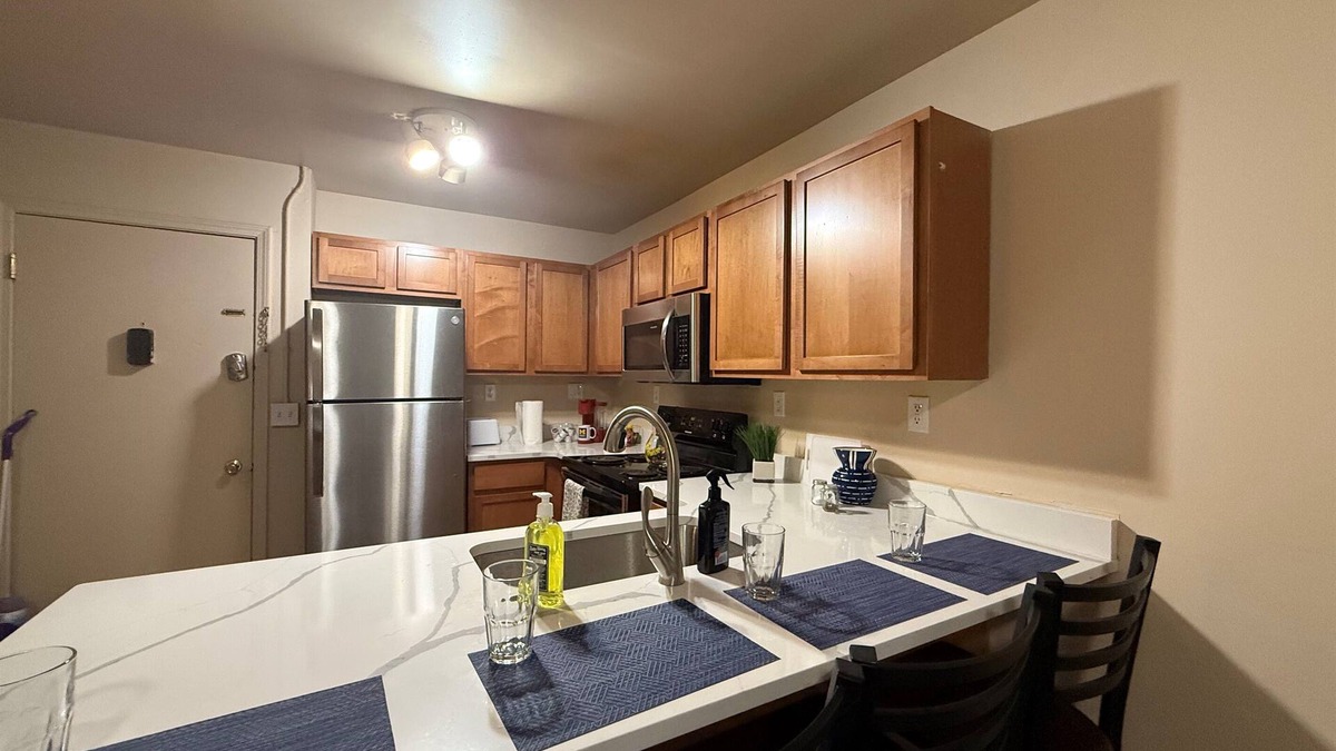 Burns Park Apartment | * NEW * 4BR Retreat | Heart of Campus w/Parking