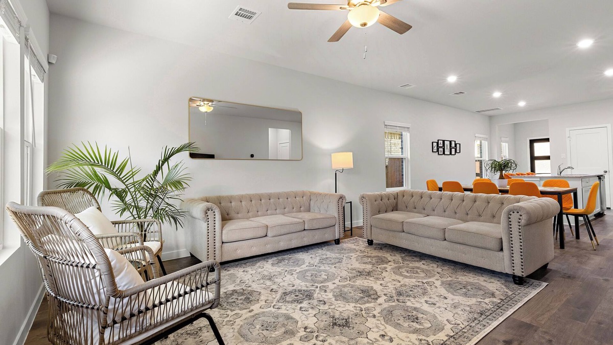 Magnolia House | NEW 4BR Retreat with Game Room + 75” TV Near The Woodlands Trails & Shops
