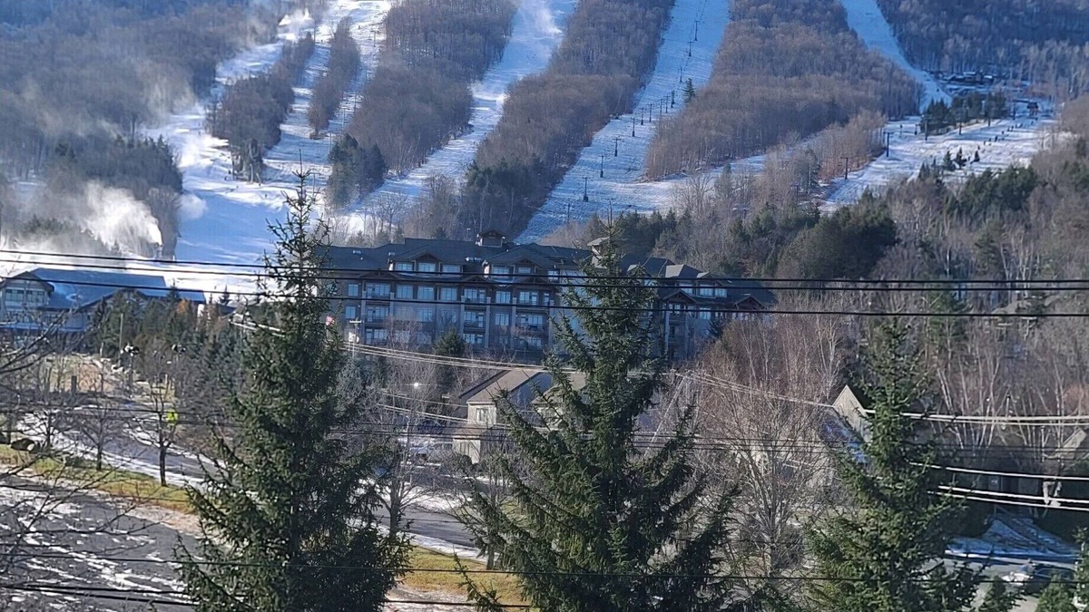 Windham House | NEW 5 Bed 5 1/2 Bath Townhouse Walk To Skiing! 900 sq ft Of Mountan View Decks!