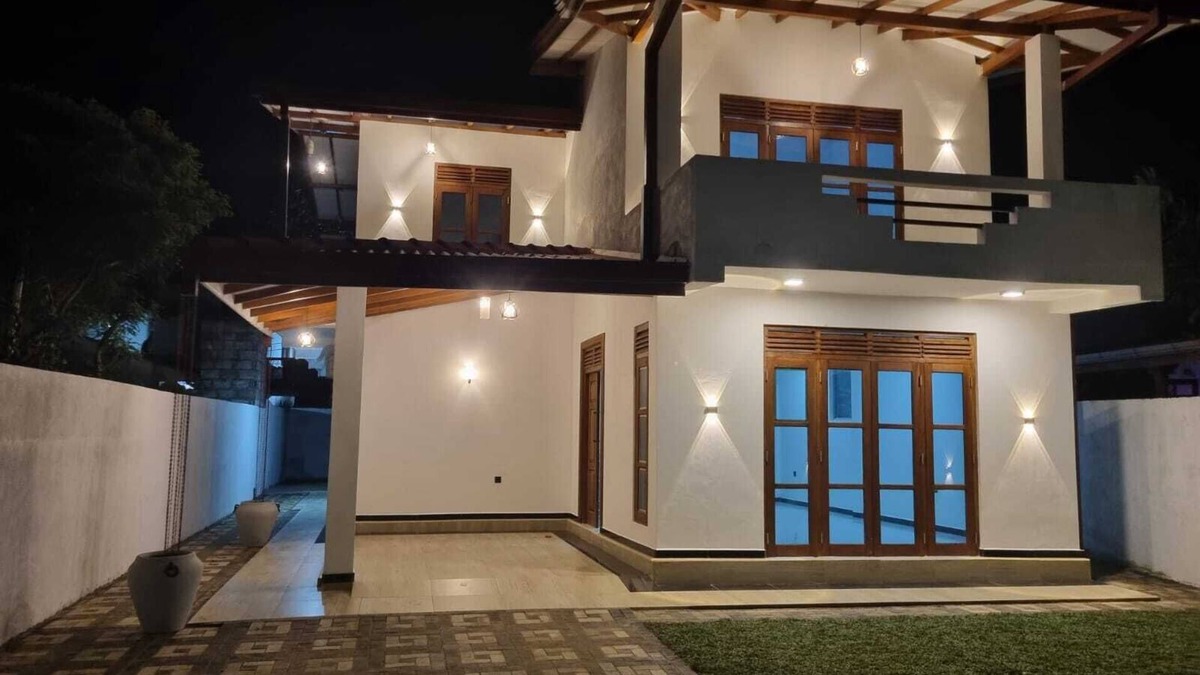 Kesbewa Villa | New 5 bed room villa