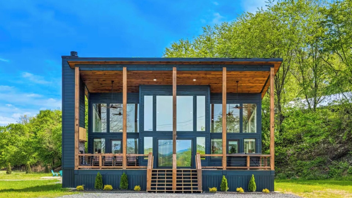 Blue Ridge Cabin | New! 5 min to DT, Hot tub, King Beds