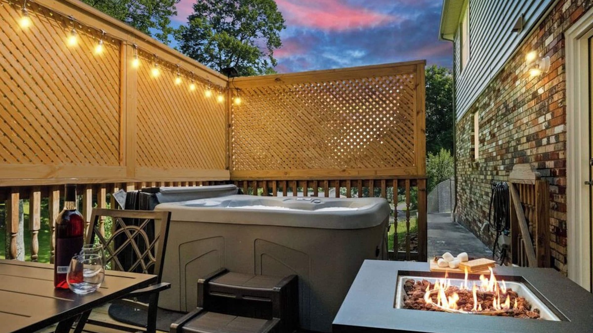 Summersville House | NEW 5 min to Summersville Lake I Hot Tub I Game Room I Grill I Fire pit