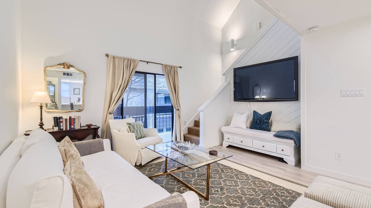 Westfield House | New! 5 mins to Dt | 30 day Rental | Tarrytown!