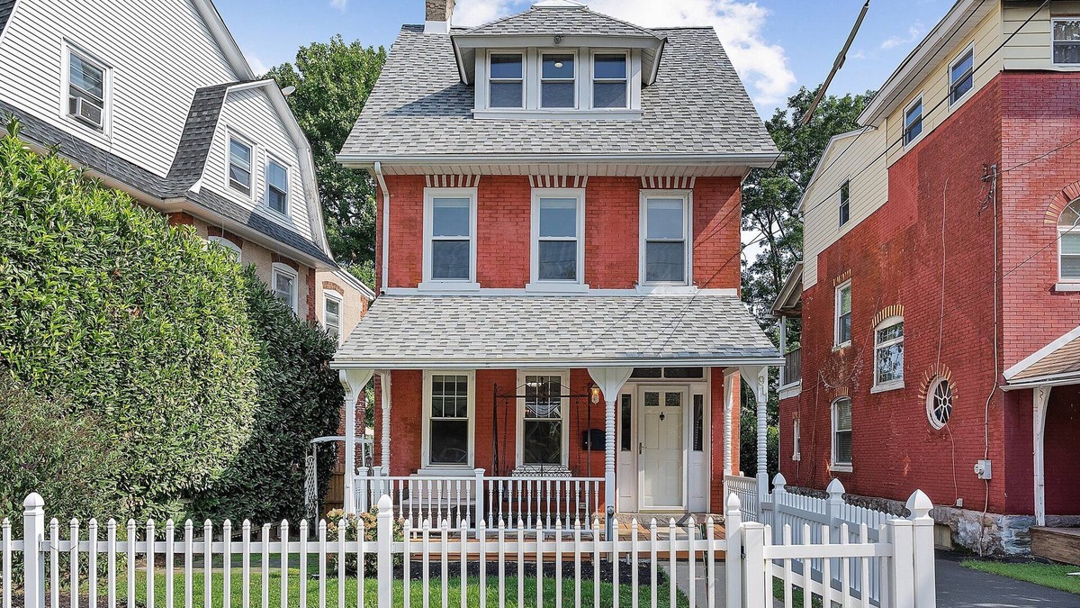 Bryn Mawr House | ✪ NEW 5 Star: King,Parking,AC,Train,Uni+Hospital ✪