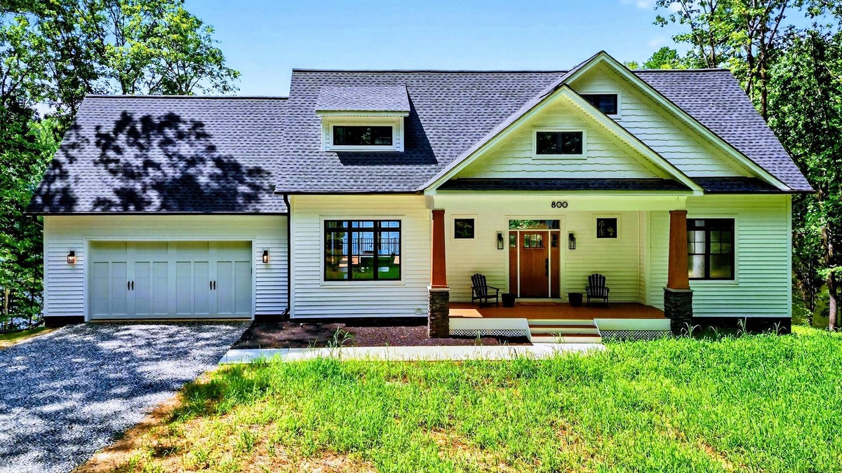Bumpass House | NEW 5BR Lakefront Lake Anna, Beach, Dock, Views