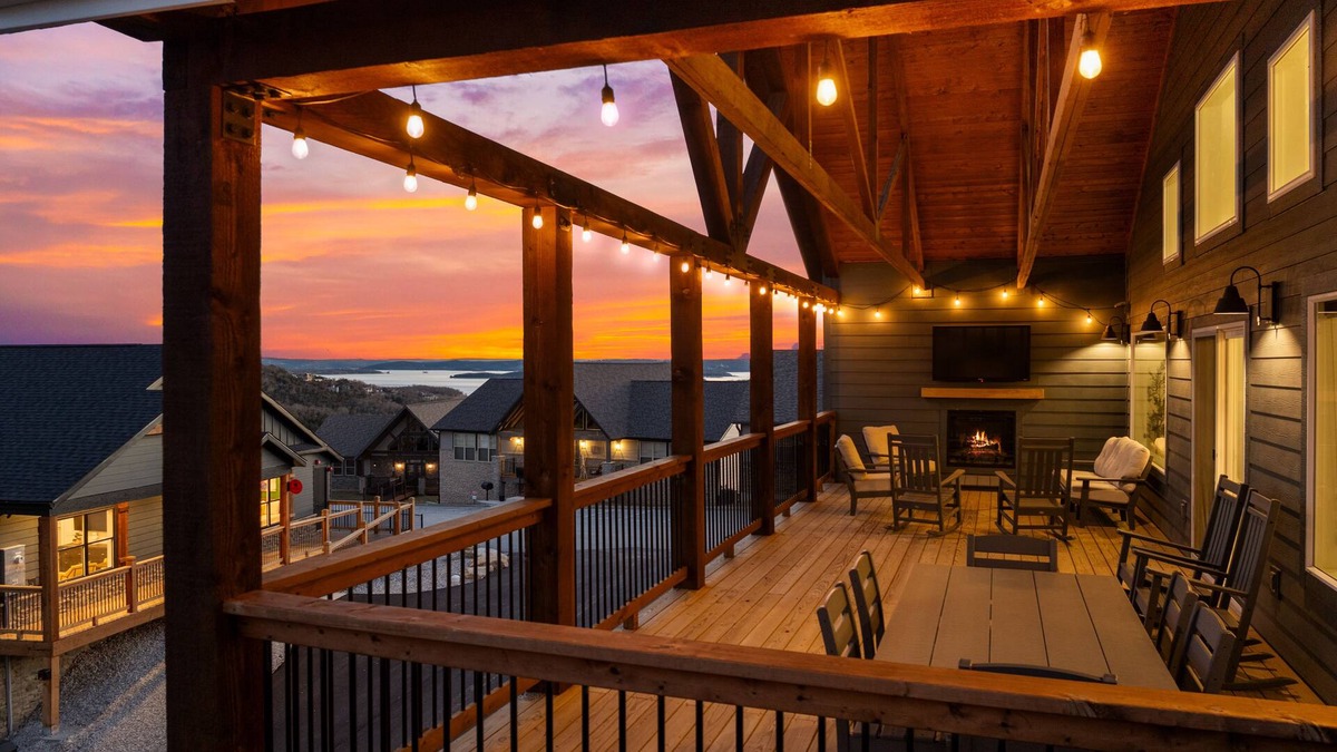 Indian Point Cabin | NEW! 6 Bedrooms, Indoor & Outdoor Pools, Hot Tub, Game Rm, Theater Rm, Lake View