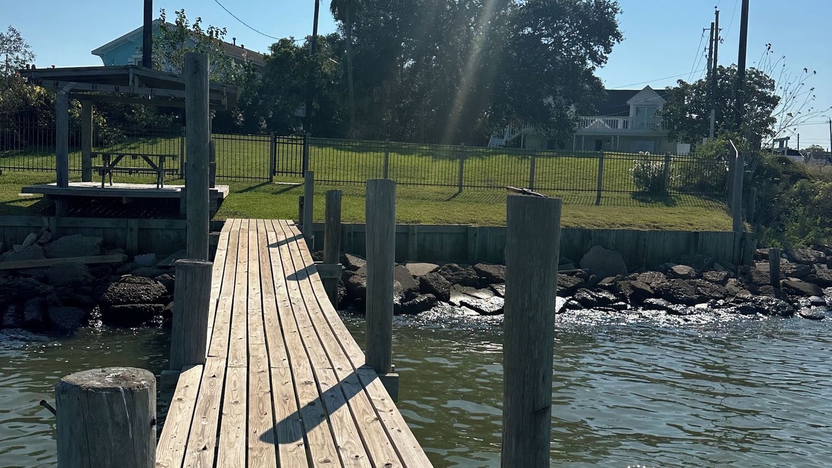 Bacliff House | New 6 person hot tub for relaxing and watching sunset across the bay.