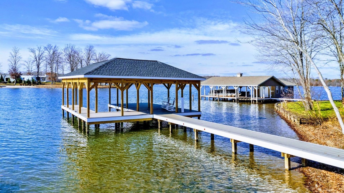 Bumpass House | NEW 6BR Lakefront Lake Anna Cove, Dock, Deck, Fun!