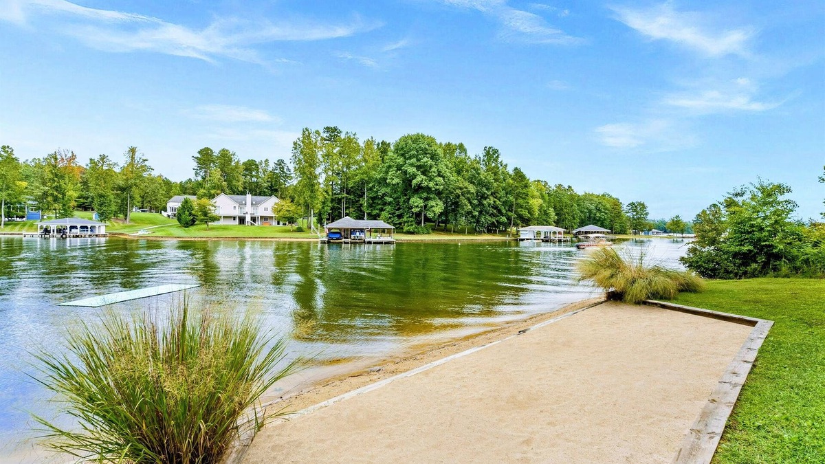 Mineral House | NEW 6BR Lakefront Lake Anna 5 Suites, Dock, Beach