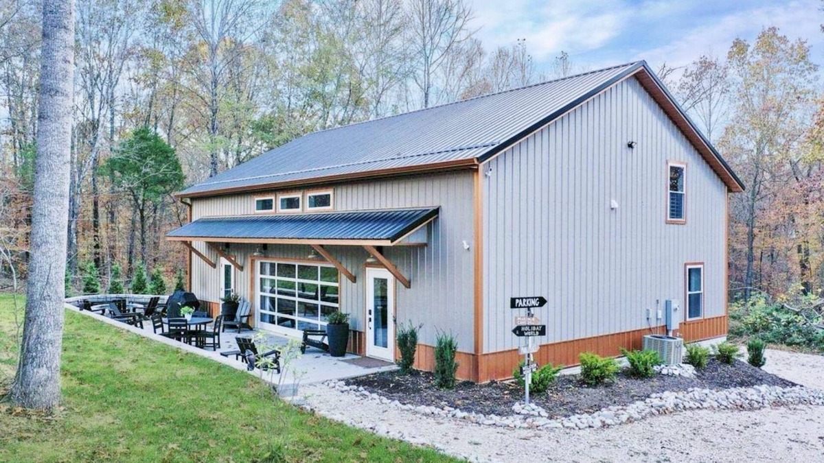French Lick House | New 6BR Retreat by Patoka Lake Sleeps 14, Fire Pit