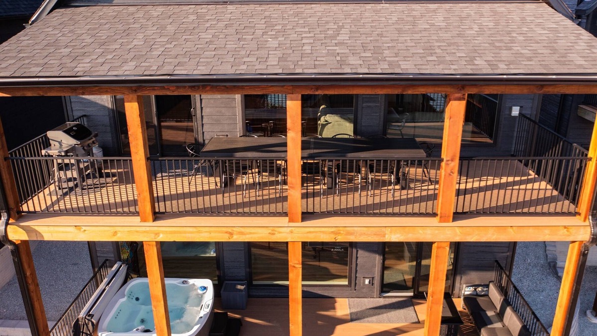 Branson House | New 7 bdrm home (sleeps 28) w/lake views, hot tub, & outdoor dining!