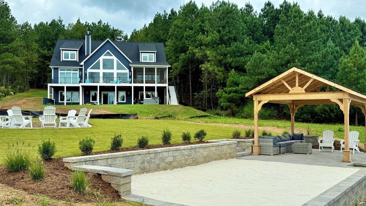 Mineral House | NEW 7BR Lakefront Lake Anna 6-Suites, Hot Tub