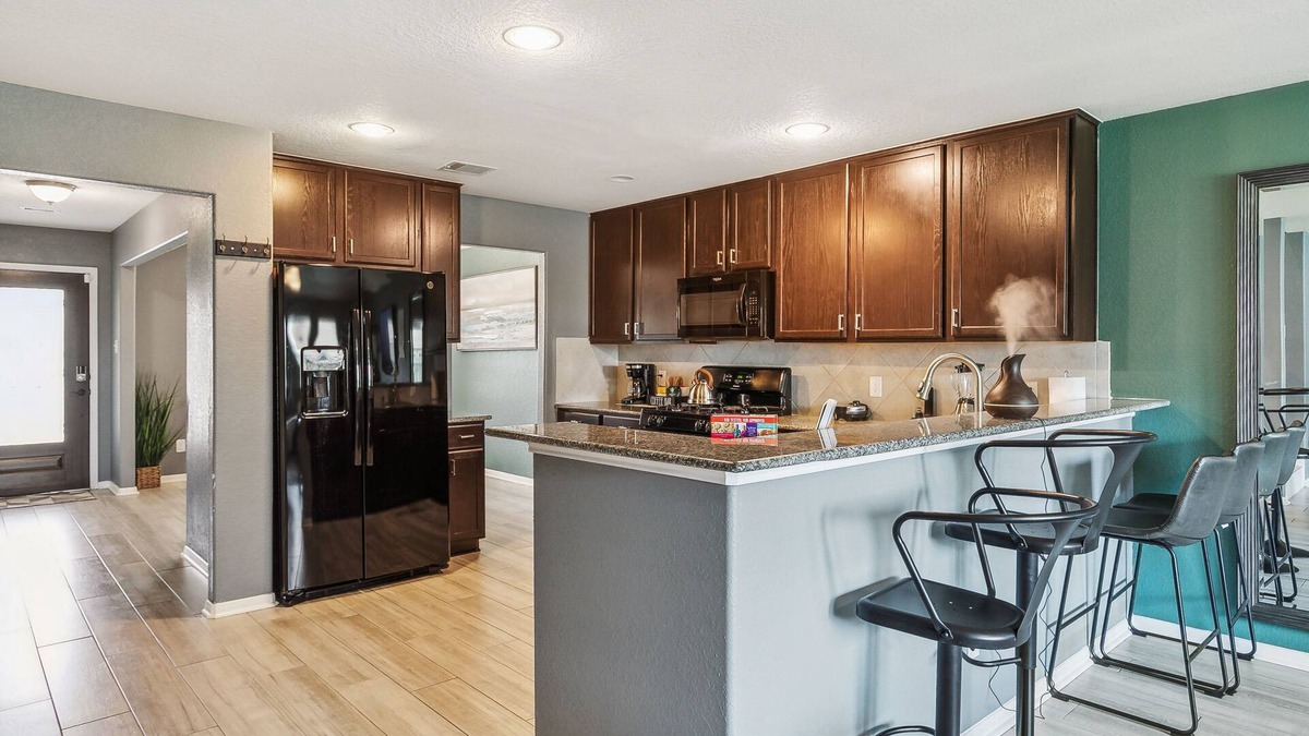 Houston House | NEW 7min from IAH @Houston Luxury 4BR w/patio