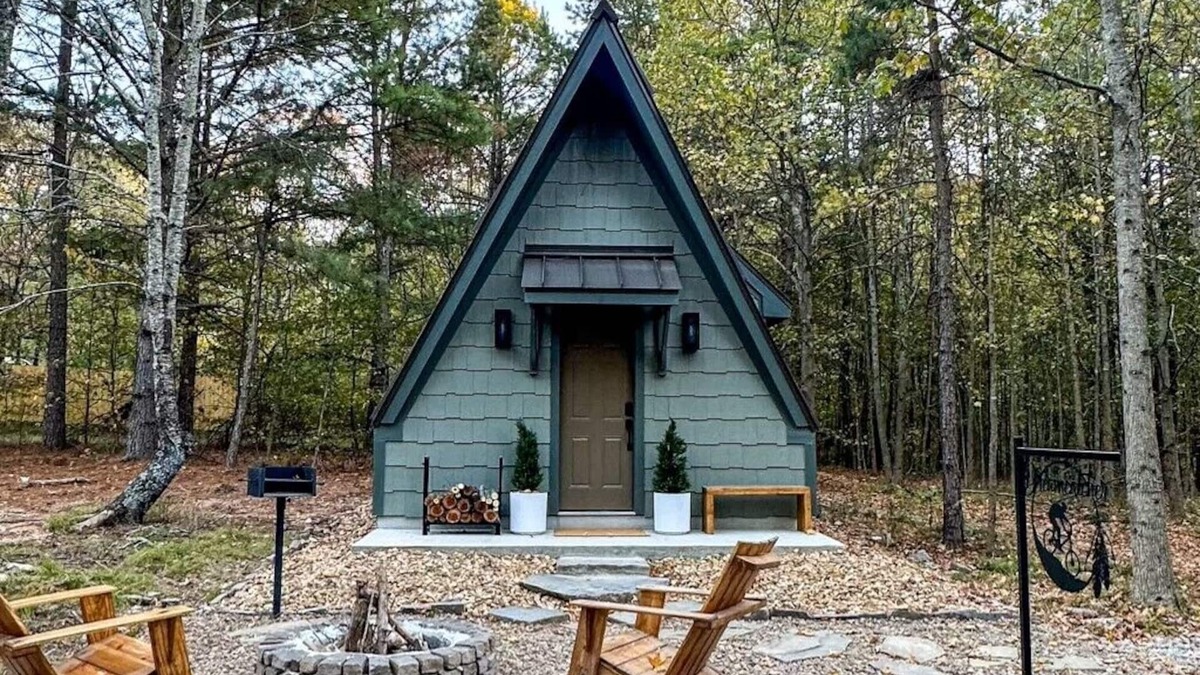 Hot Springs Cabin | NEW! A-Frame Cabin in the Woods +Minutes From Bathhouse Row Downtown Hot Springs