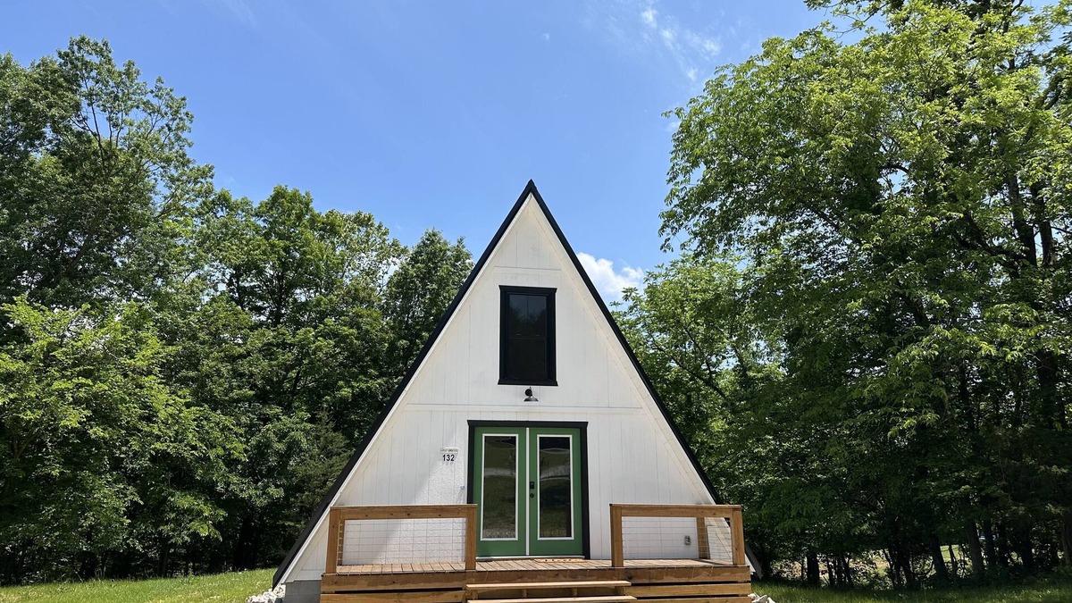 Clarkson Cabin | NEW A-Frame Stay Awhile near Mammoth Cave National Park & <1 mi to Nolin Lake!